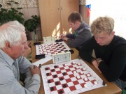 В Ерахтуре начали отмечать День молодёжи первенством по русским шашкам